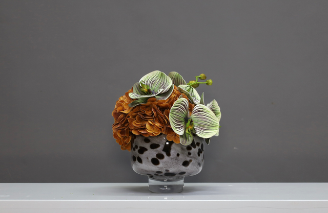 棕橘黄 · 仿真花艺,23 × 23 × 24 cm