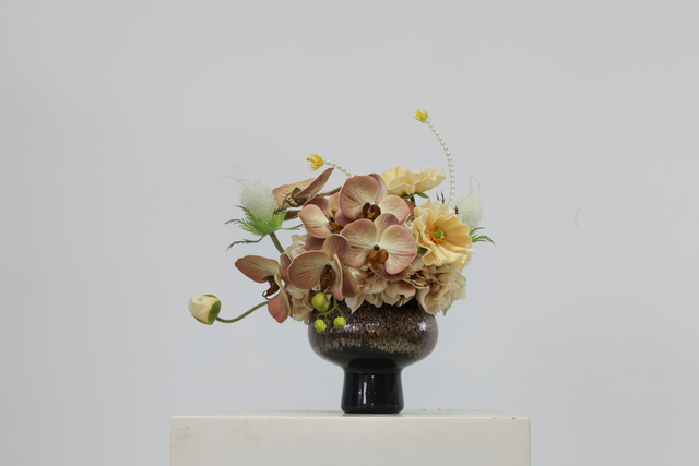 棕橘黄 · 仿真花艺,37 × 29 × 38 cm