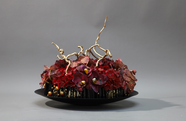 红色 · 仿真花艺，50 × 42 cm