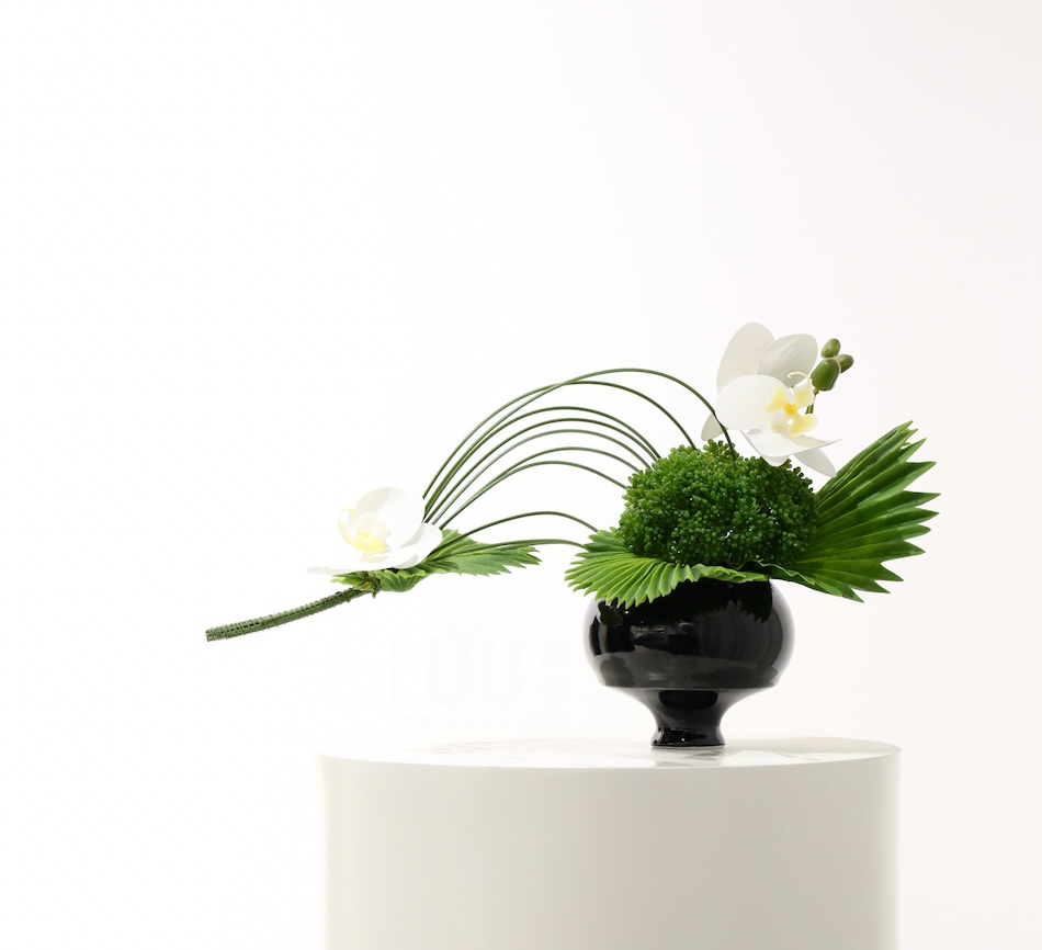 绿色 · 仿真花艺，38 × 18 × 20 cm