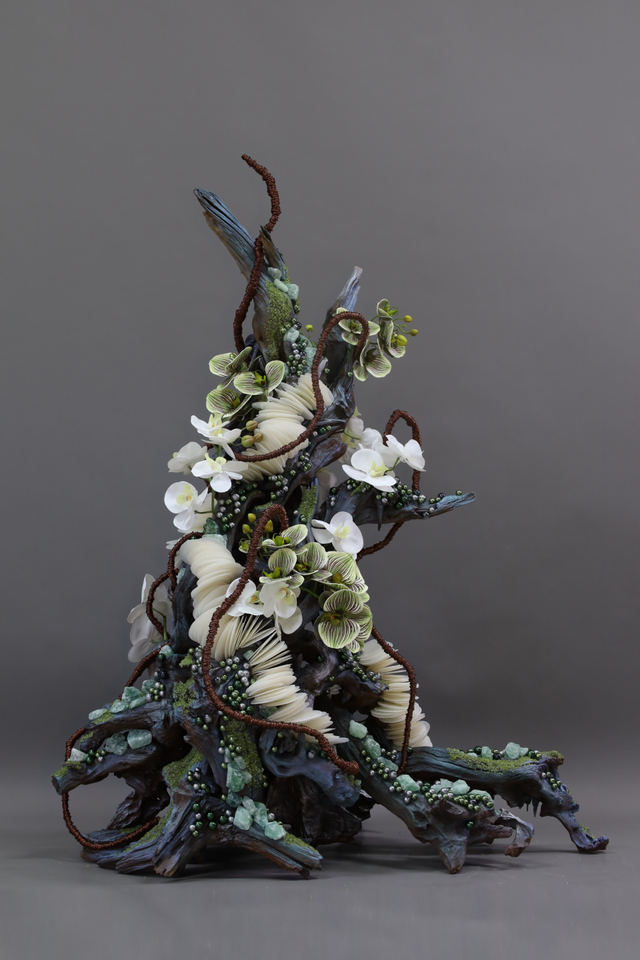 装置架构 · 仿真花艺,100 × 68 × 130 cm