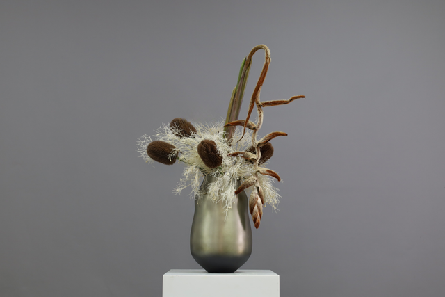 棕橘黄 · 仿真花艺,64 × 43 × 86 cm