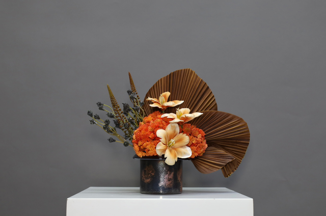 棕橘黄 · 仿真花艺,40 × 22 × 33 cm
