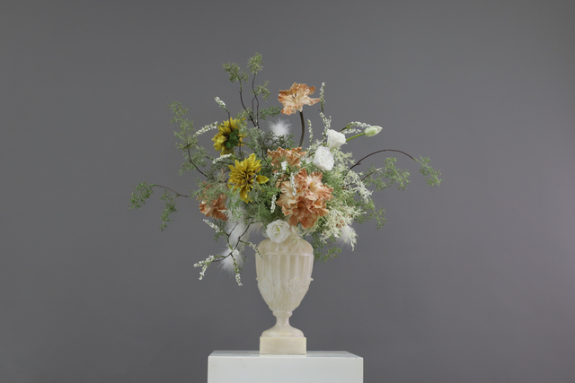 棕橘黄 · 仿真花艺,90 × 70 × 86 cm