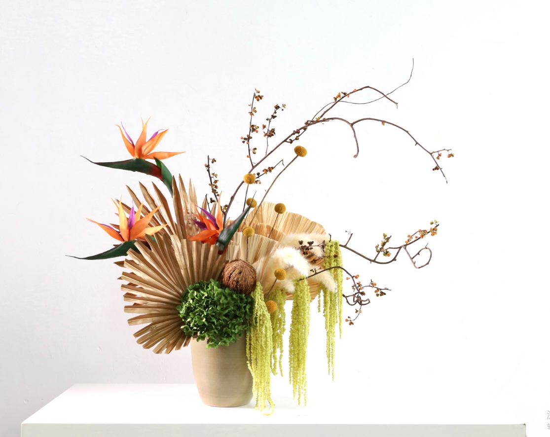 棕橘黄 · 仿真花艺,83 × 52 × 76 cm