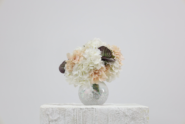 米白色 · 仿真花艺,26 × 22 × 26 cm
