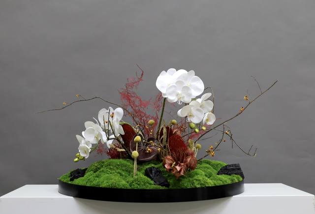 餐桌花 · 仿真花艺，66 × 66 × 43 cm