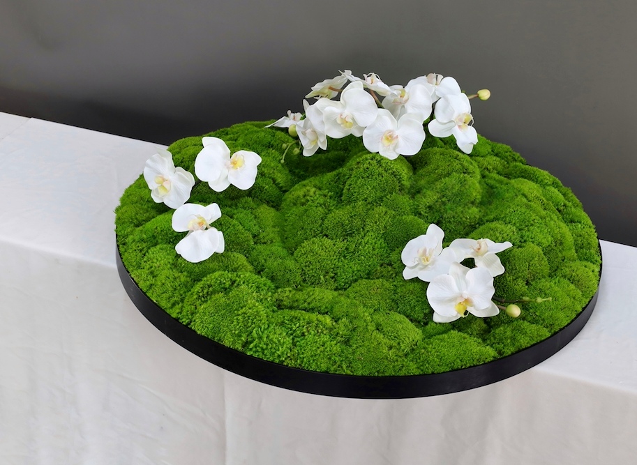 餐桌花 · 仿真花艺，80 × 80 × 35 cm