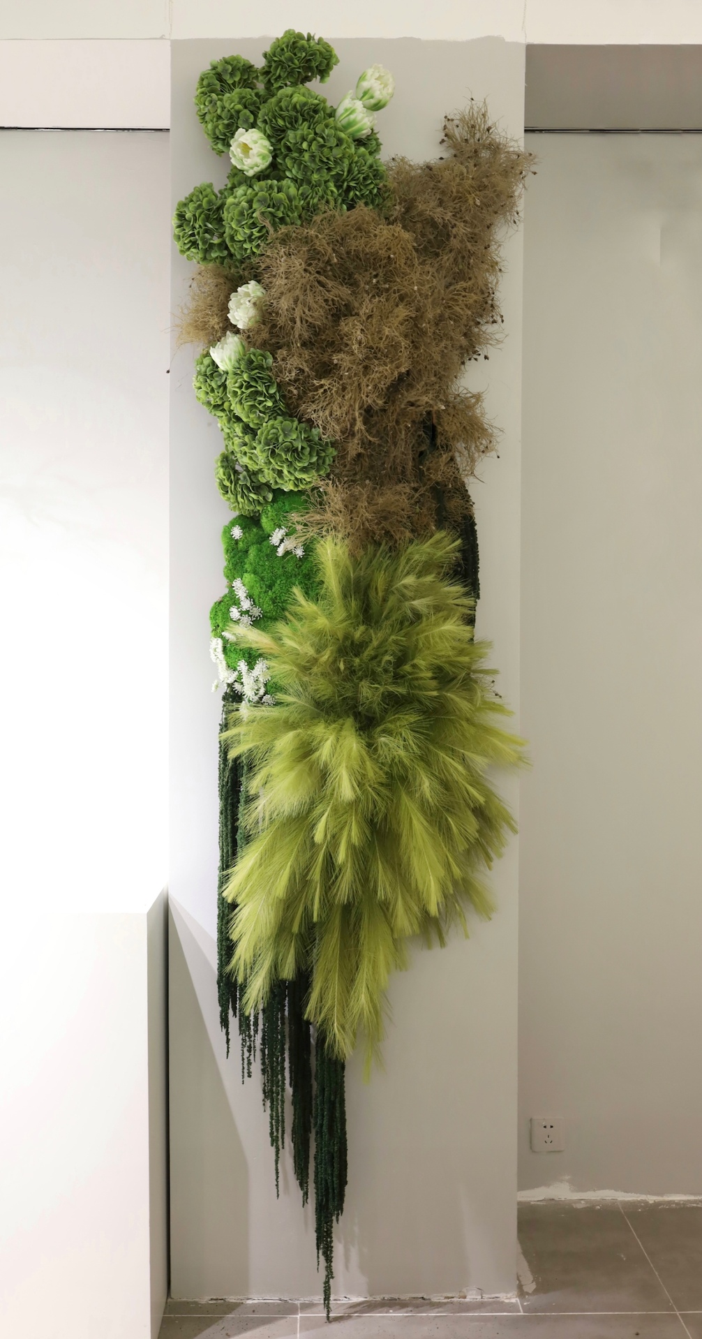 装置架构 · 仿真花艺,73 × 50 × 260 cm