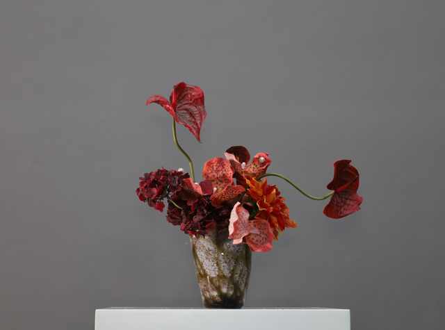 红色 · 仿真花艺,38 × 25 × 40 cm