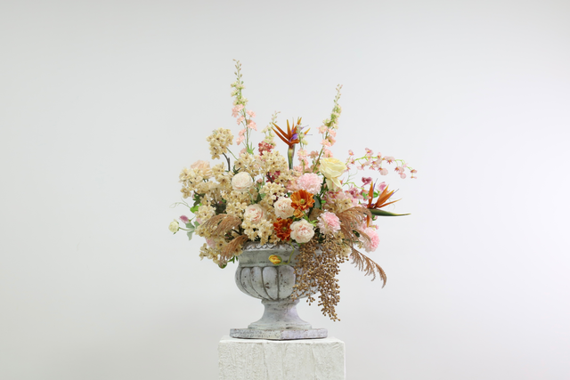 棕橘黄 · 仿真花艺，86 × 66 × 94 cm