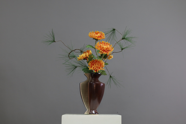 棕橘黄 · 仿真花艺,70 × 53 × 67 cm