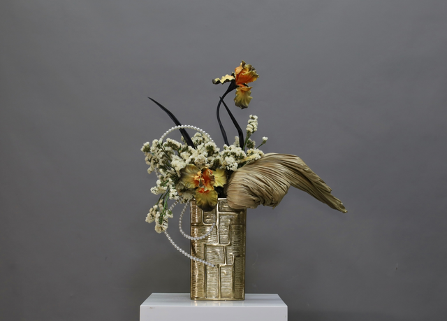 棕橘黄 · 仿真花艺,60 × 30 × 70 cm