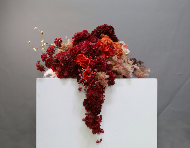 红色 · 仿真花艺,105 × 93 × 105 cm