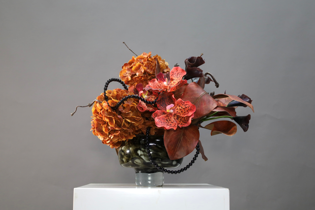 棕橘黄 · 仿真花艺,50 × 46 × 47 cm