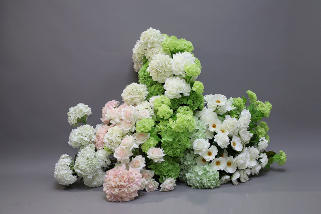 大堂花 · 仿真花艺，155 × 85 × 105 cm