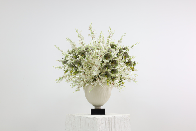 大堂花 · 仿真花艺，70 × 75 cm