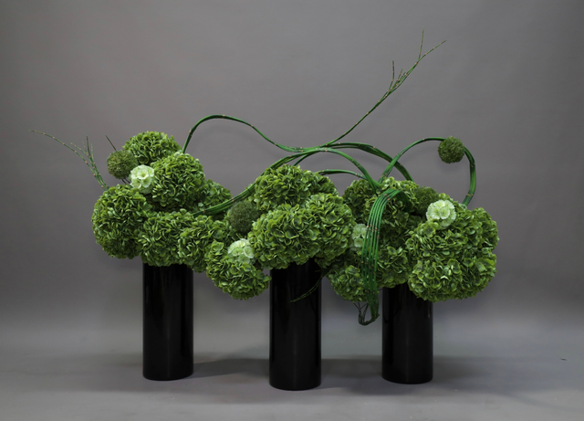大堂花 · 仿真花艺，130 × 55 × 105 cm