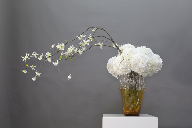 米白色 · 仿真花艺，106 × 40 × 75 cm
