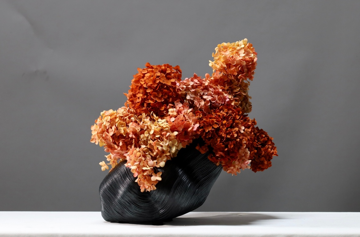 棕橘黄 · 仿真花艺,40 × 24 × 38 cm