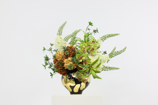 棕橘黄 · 仿真花艺，70 × 40 × 68 cm