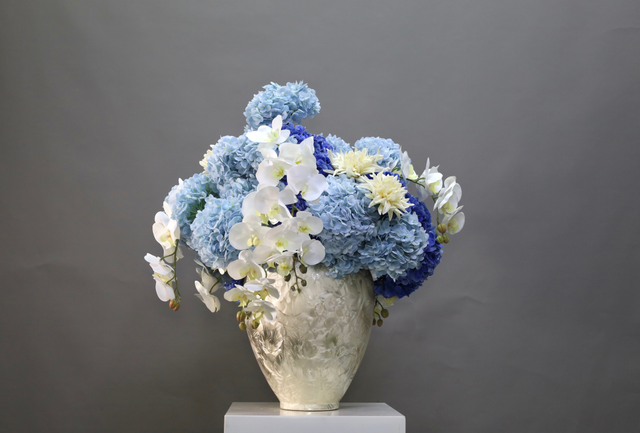 蓝色 · 仿真花艺，75 × 72 × 85 cm