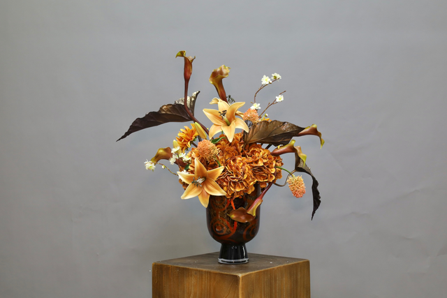 棕橘黄 · 仿真花艺,62 × 41 × 65 cm