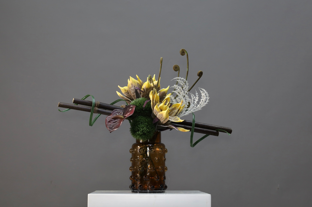 棕橘黄 · 仿真花艺,62 × 33 × 51 cm