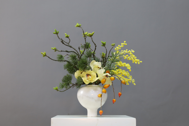 棕橘黄 · 仿真花艺,50 × 35 × 51 cm
