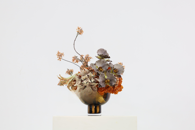 棕橘黄 · 仿真花艺,32 × 38 × 46 cm