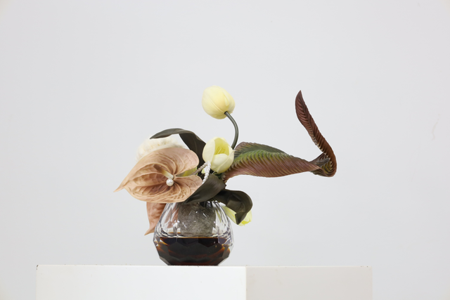 棕橘黄 · 仿真花艺，36 × 22 × 30 cm