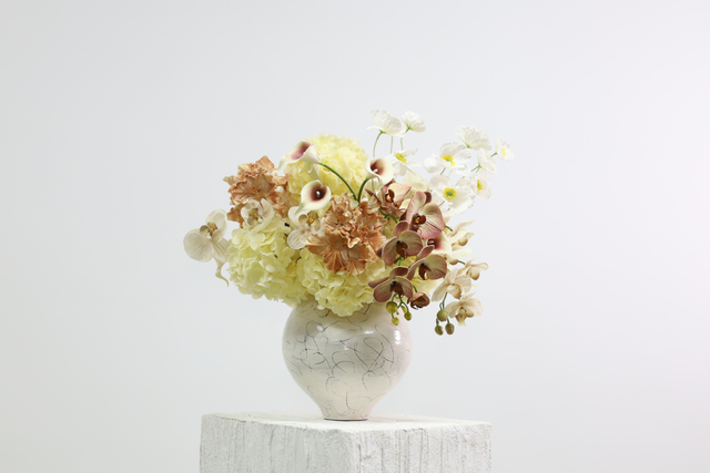 香槟 · 仿真花艺，65 × 47 × 62 cm