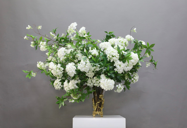 大堂花 · 仿真花艺，118 × 80 × 80 cm