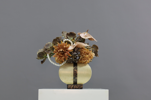 棕橘黄 · 仿真花艺,40 × 35 × 40 cm