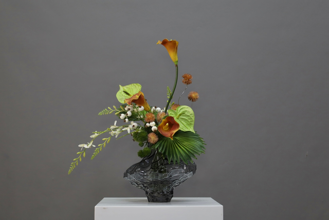 棕橘黄 · 仿真花艺,44 × 32 × 55 cm