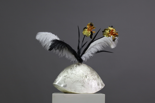 米白色 · 仿真花艺，66 × 45 × 62 cm