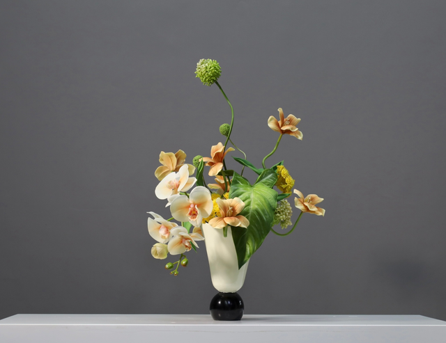 棕橘黄 · 仿真花艺，40 × 35 × 60 cm