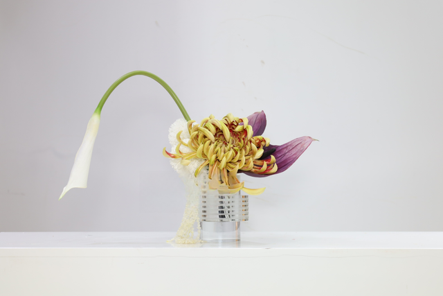 棕橘黄 · 仿真花艺，43 × 24 × 33 cm