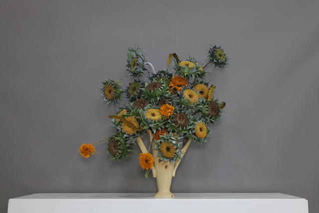 棕橘黄 · 仿真花艺,53 × 46 × 62 cm
