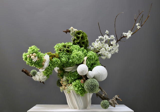 大堂花 · 仿真花艺，130 × 90 × 96 cm