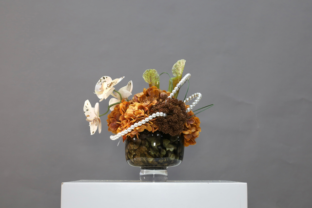 棕橘黄 · 仿真花艺,32 × 22 × 33 cm