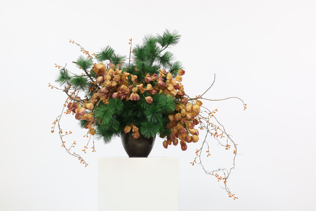 棕橘黄 · 仿真花艺,94 × 70 × 70 cm