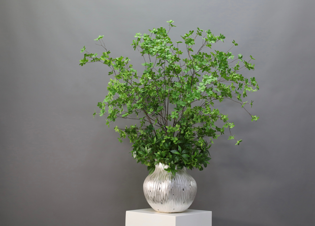 大堂花 · 仿真花艺，110 × 105 × 125 cm