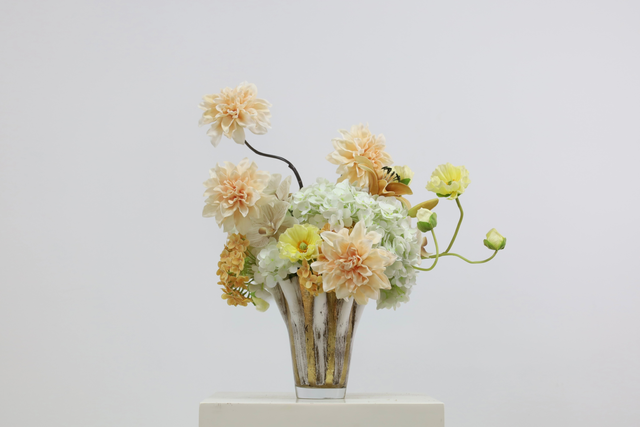 香槟 · 仿真花艺，53 × 47 × 60 cm