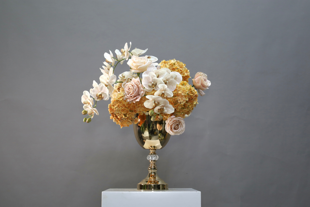 香槟 · 仿真花艺,50 × 55 × 68 cm