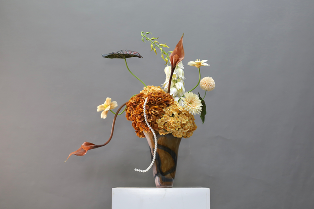 棕橘黄 · 仿真花艺,64 × 33 × 70 cm