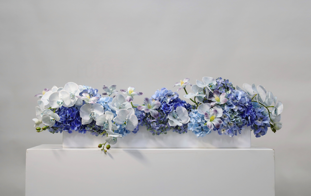 蓝色 · 仿真花艺，107 × 34 × 109 cm