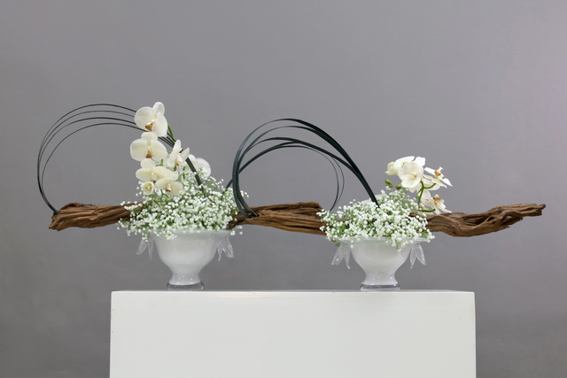 米白色 · 仿真花艺，143 × 52 × 56 cm