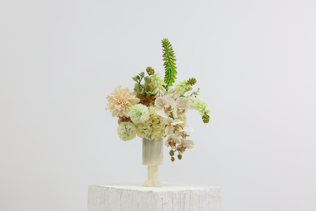 香槟 · 仿真花艺，44 × 33 × 62 cm