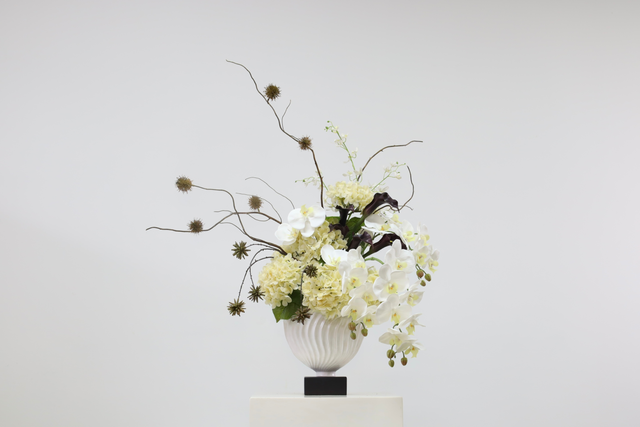 香槟 · 仿真花艺，75 × 50 × 92 cm